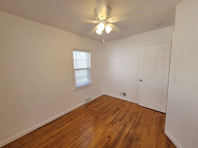 Building Photo - 3 Bed 2 Bath House