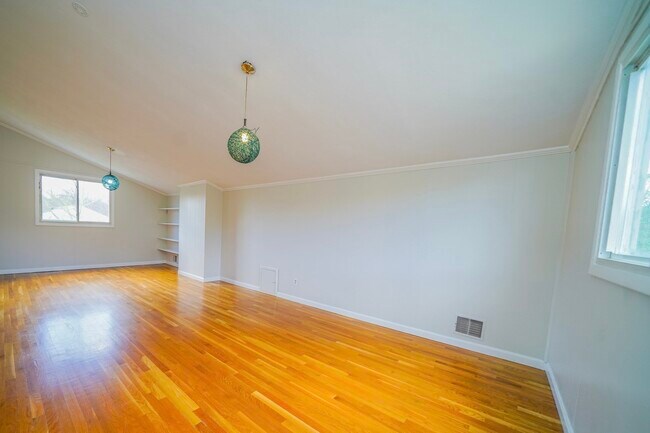 Building Photo - 1274 Beacon St