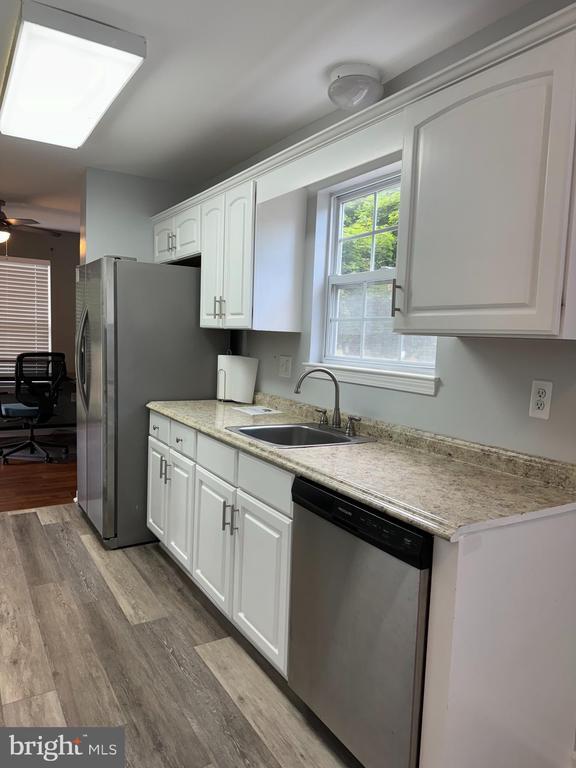 Building Photo - 2 Village Ct