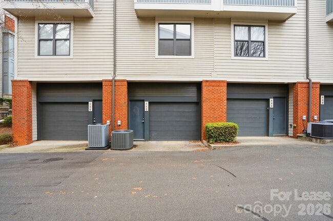 Building Photo - 440 N McDowell St