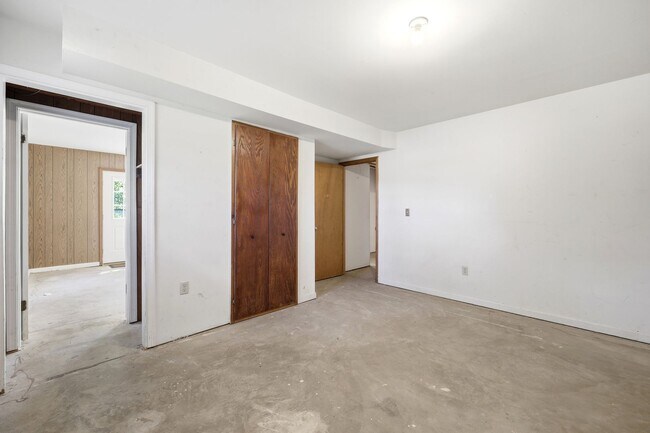 Building Photo - 5757 Heards Mountain Rd