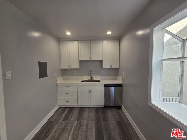 Building Photo - 105 Roswell Ave