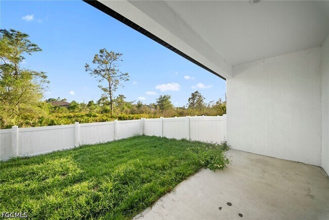 Building Photo - 26481 Sandhill Blvd