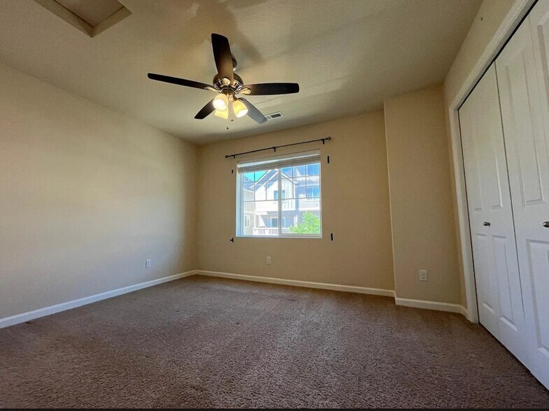 Building Photo - 15626 NW Snowbush Ln