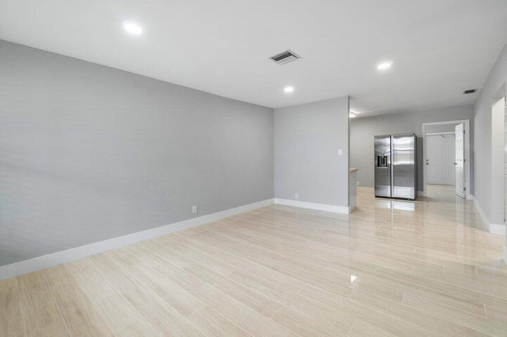 Building Photo - 3048 N Dixie Hwy