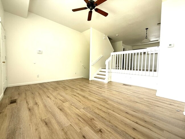 Building Photo - Gorgeous 3 bed/2.5 bath townhome in Welby ...