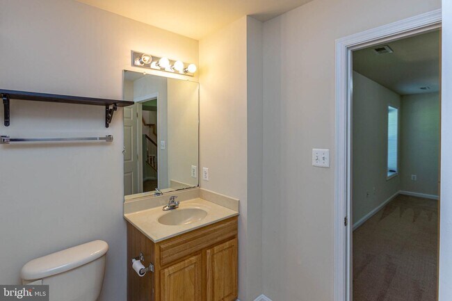 Building Photo - 34 Hidden Lake Dr