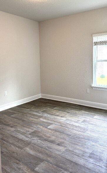Building Photo - 13720 Shea Cir