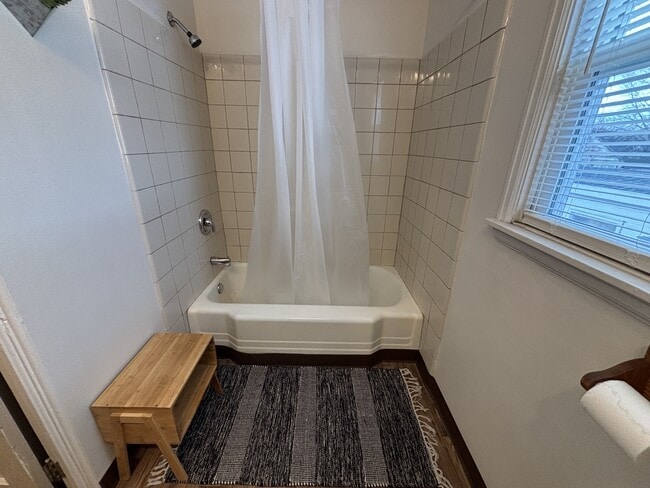 Building Photo - 122 7th St