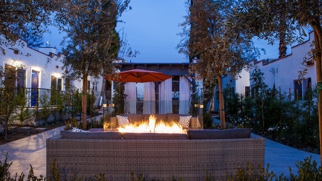 Building Photo - Bungalows on York