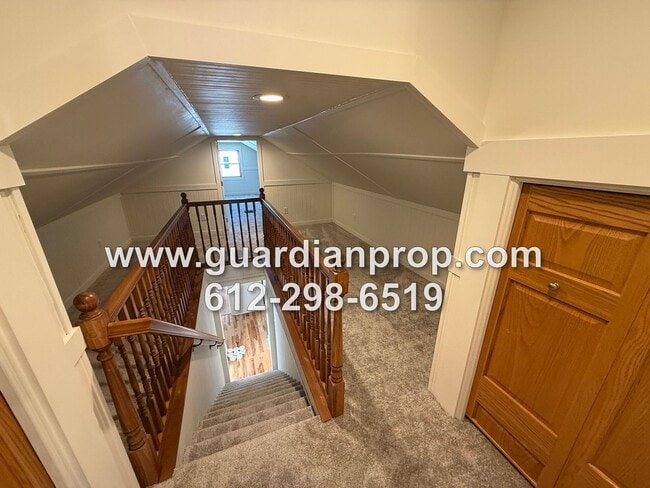 Building Photo - Roseville House in Secluded Midland Hills Available September 1, Updated Kitchen, Large Primary S...
