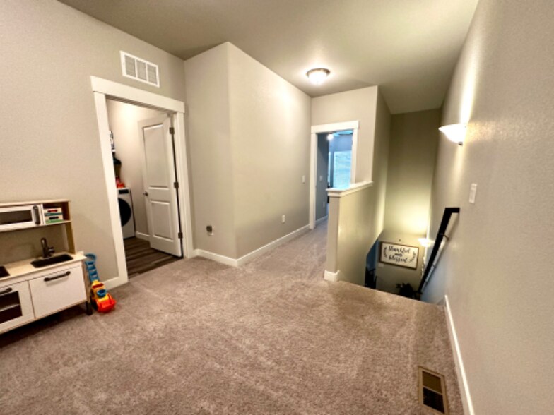 Building Photo - 6555 Carriage Meadows Dr
