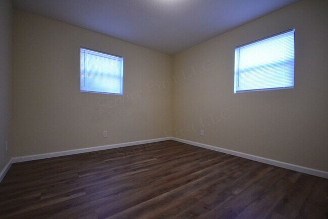 Building Photo - Pike Apartments