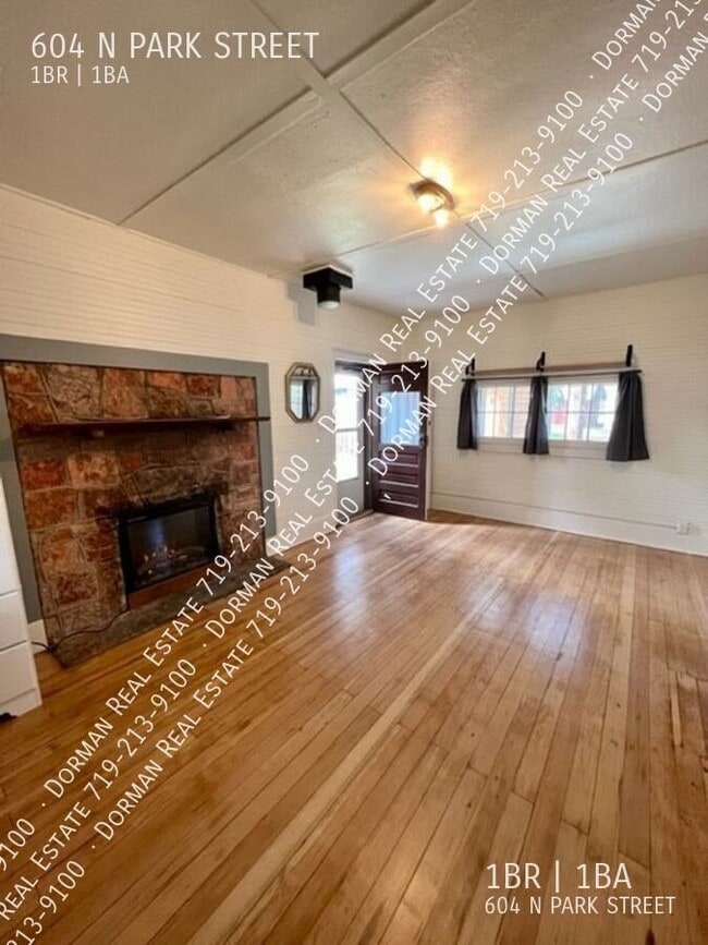 Building Photo - 604 N Park St