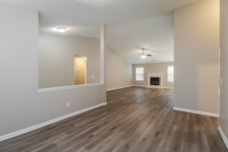 Building Photo - 2111 Hunters Trail Dr
