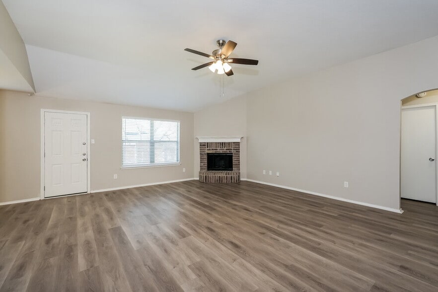 Building Photo - 1024 Brown Crest Rd