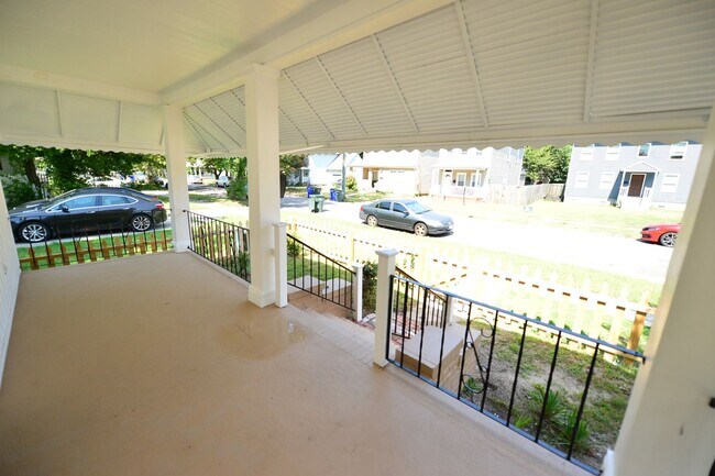Building Photo - 1301 37th St