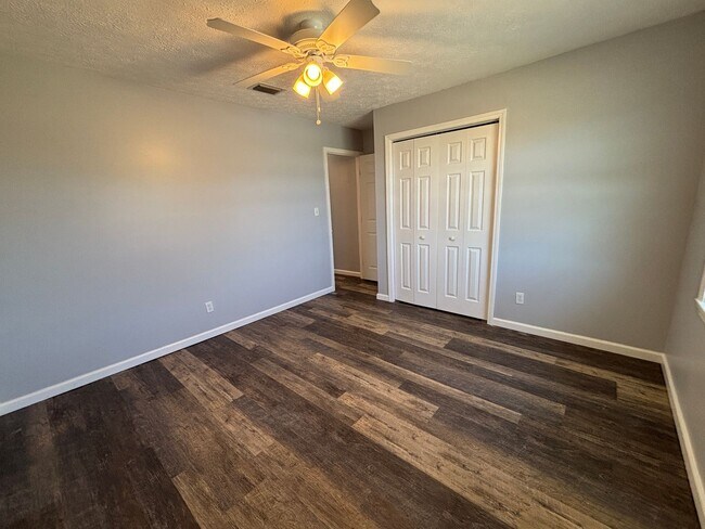 Building Photo - 4123 W 22nd St