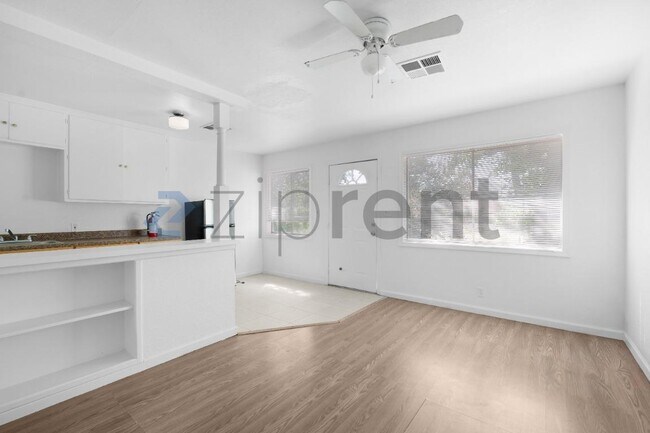 Building Photo - 2749 Fairfield St