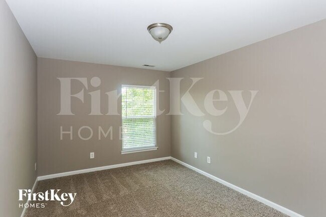 Building Photo - 111 Vance Crescent Dr