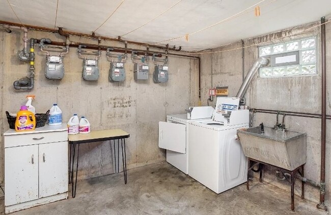 Building Photo - 3178 Blueacres Dr