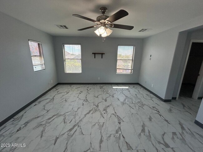 Building Photo - 869 E Doral Ct