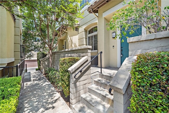 Building Photo - 158 N Brea Blvd