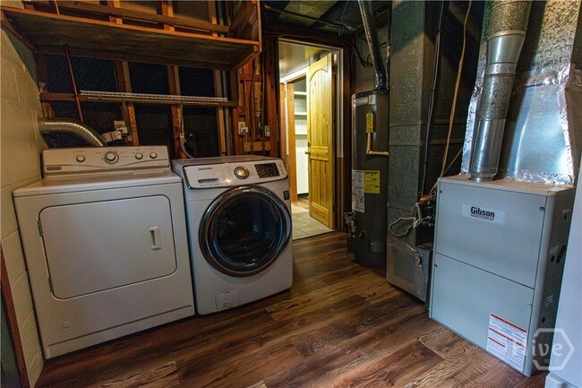 Building Photo - 1037 College Station Rd