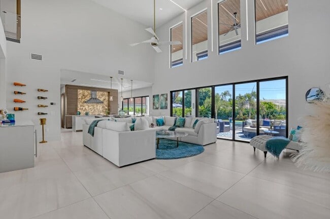 Building Photo - 1161 Pine Point Rd