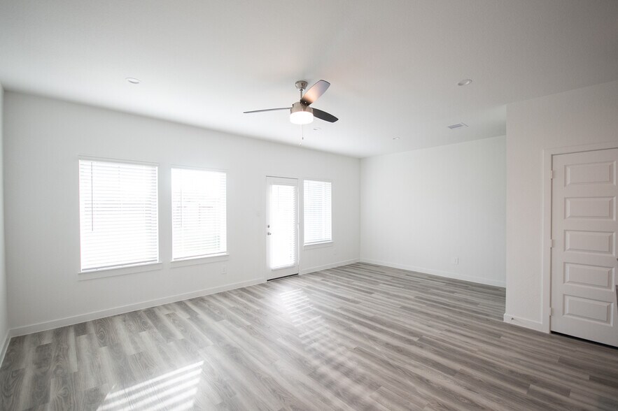 Building Photo - 10217 Berkeley Springs Trl