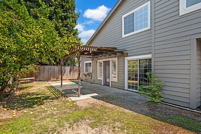 Building Photo - 2335 Benton Pl