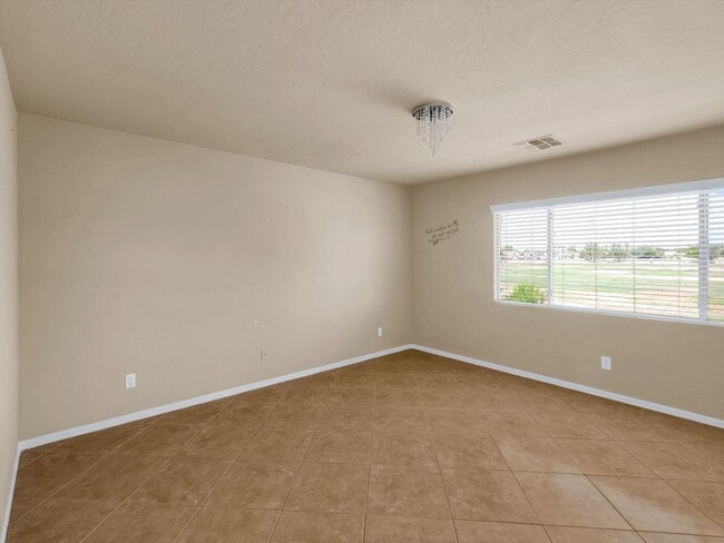 Building Photo - stunning 4-bedroom, 2-bathroom home