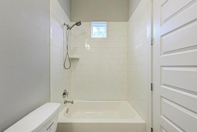 Building Photo - 3108 E 51st St