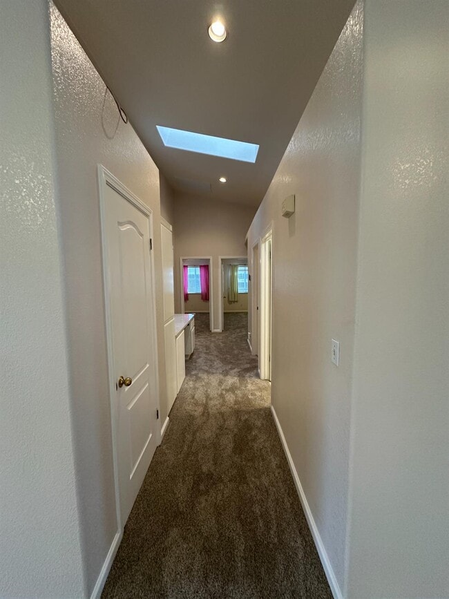 Building Photo - 2260 E Niles Ave