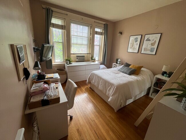 Building Photo - 520 Beacon St