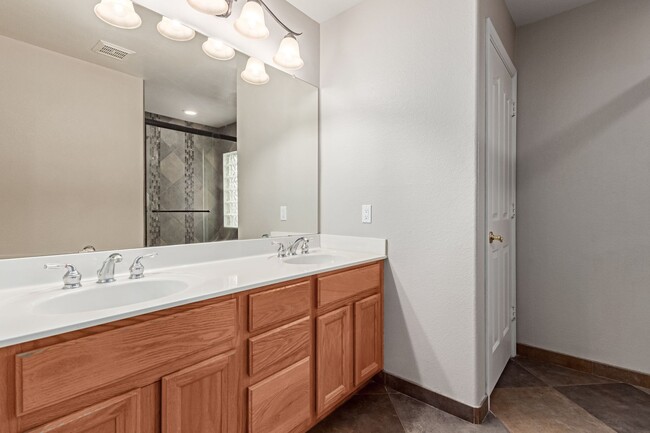Building Photo - Single Level Pool Home Available Now
