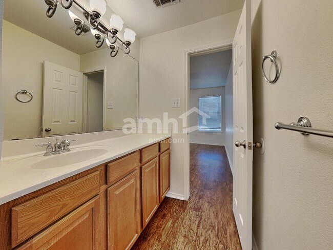 Building Photo - 709 Devontree Ct