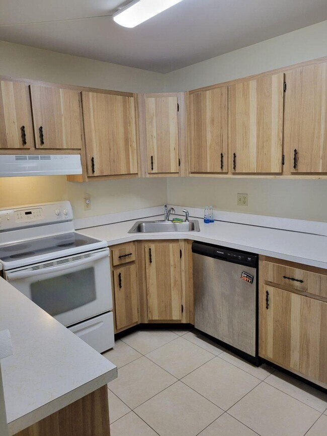 Building Photo - 130 Lake Pine Cir