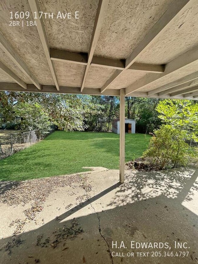 Building Photo - 1609 17th Ave E