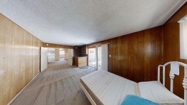 Building Photo - 5BD/2BA, Great Private Yard w/ Fire Pit!