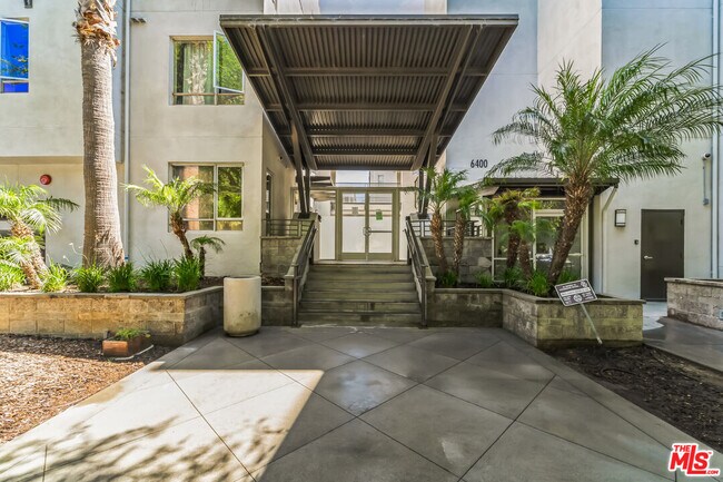 Building Photo - 6400 Crescent Prk E