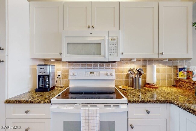 Building Photo - 350 Robin Hood Cir