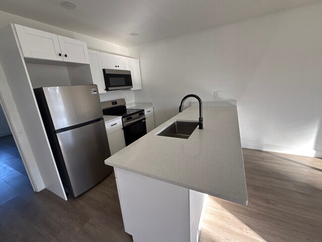 Building Photo - Palm Beach Blvd