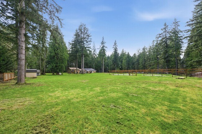 Building Photo - Gig Harbor farm home with great amenities - 5 bedroom 2 bath with garage and more - Available May...