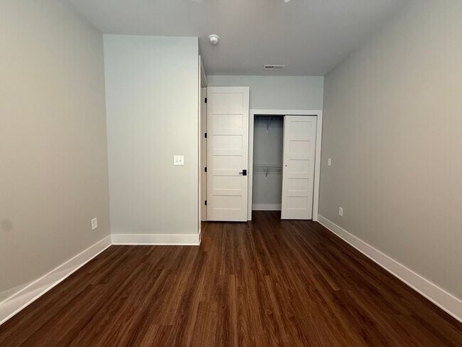 Building Photo - Modern 2 Bedroom Condo in the Heart of Melrose