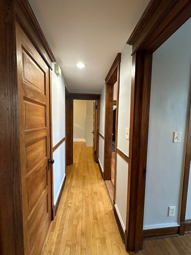 Building Photo - 1949 W Grace St