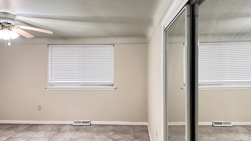 Building Photo - 25323 Orchard Lake Rd