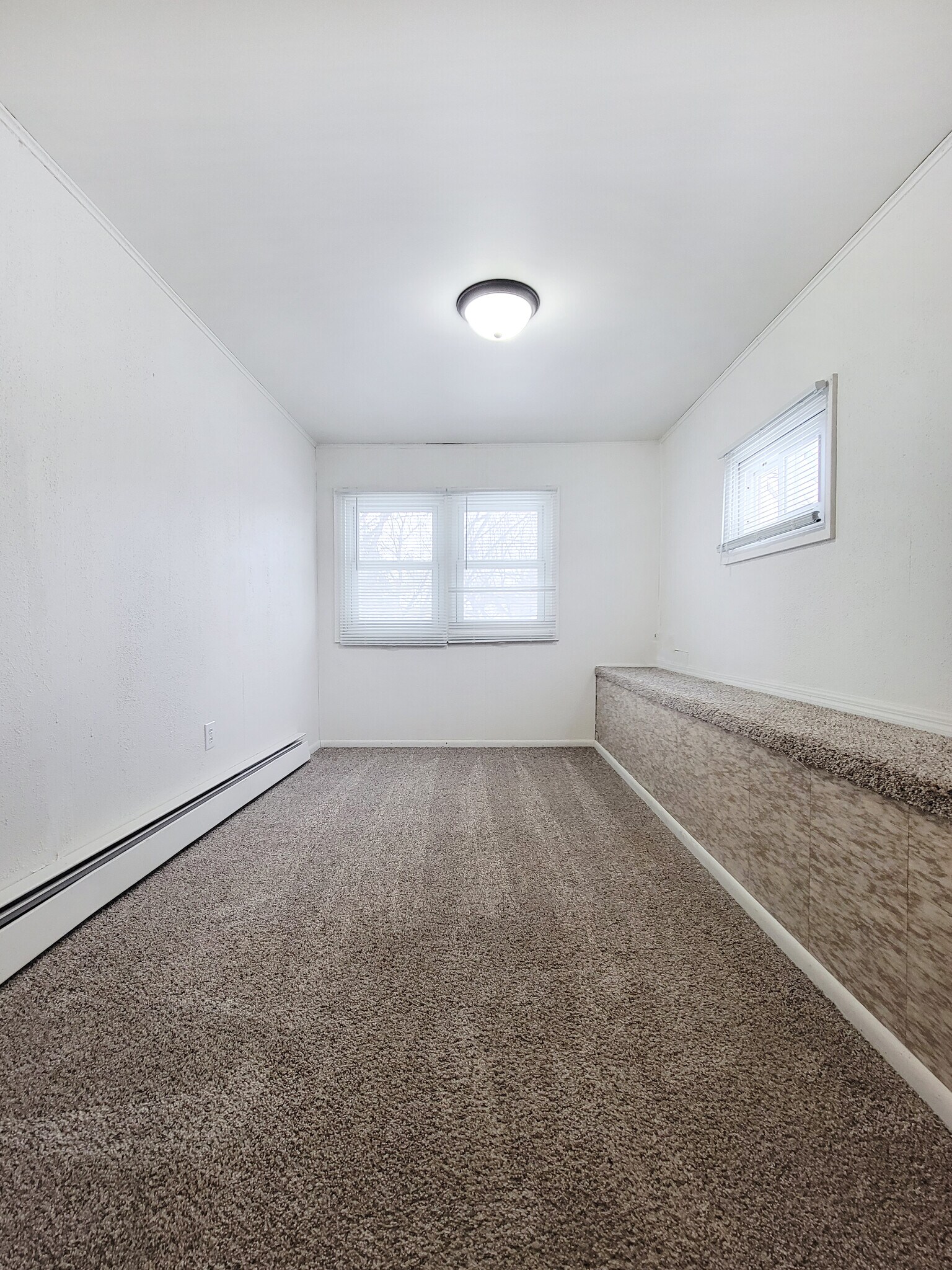 Building Photo - 503 6th St N