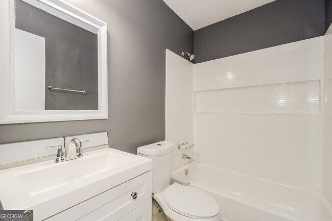 Building Photo - 10993 Clearwater Dr