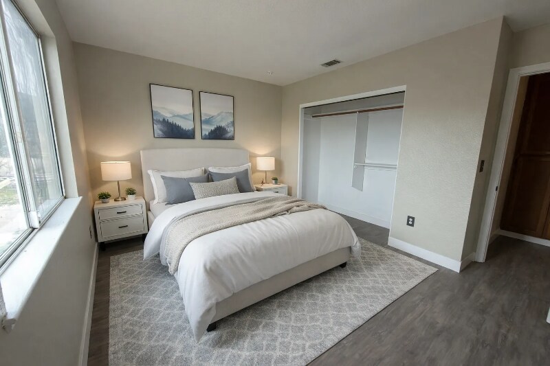 Building Photo - 21910 Hansen Ave